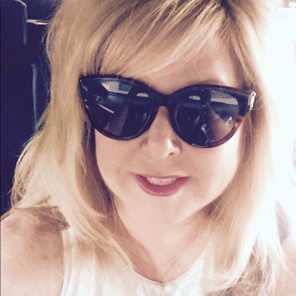 Meet your Posher, Katherine - Picture 2 of 2